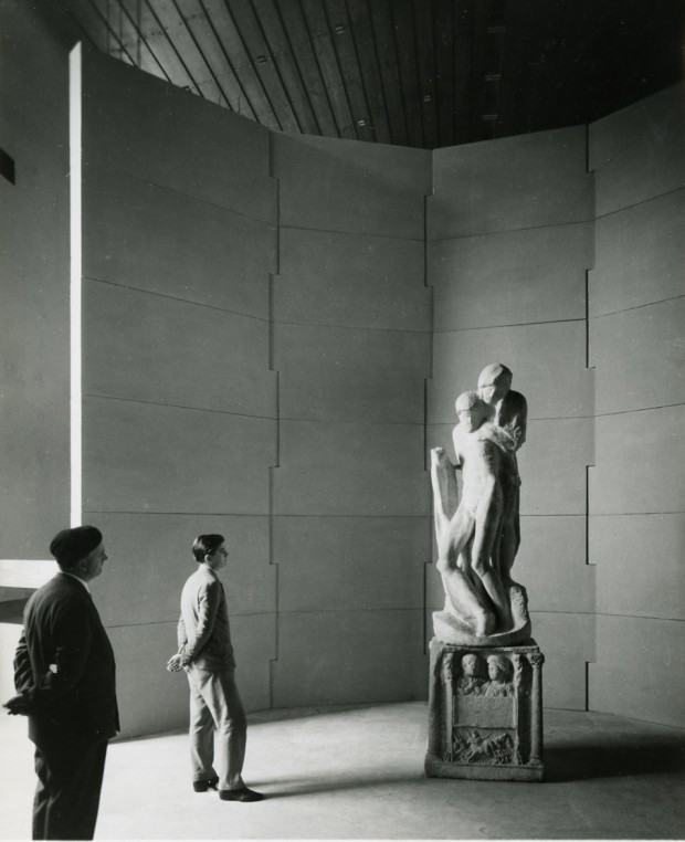 BBPRの設計による《ロンダニーニのピエタ》展示の様子、スフォルツェスコ城、1956年、撮影：パオロ・モンティ
