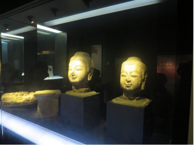 写真2：大明宮遺址博物館の展示（仏像の頭部）